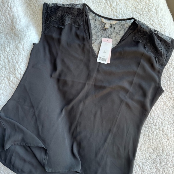 NWT Banana Republic Black Lace Cap Sleeve Blouse Petite - Picture 2 of 5